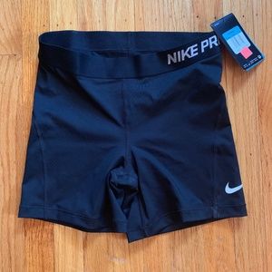NWT NIKE PRO COOL 5" SHORTS (WOMEN)